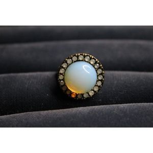 White Stone Bronze Band Fashion Costume Ring Size 6‎